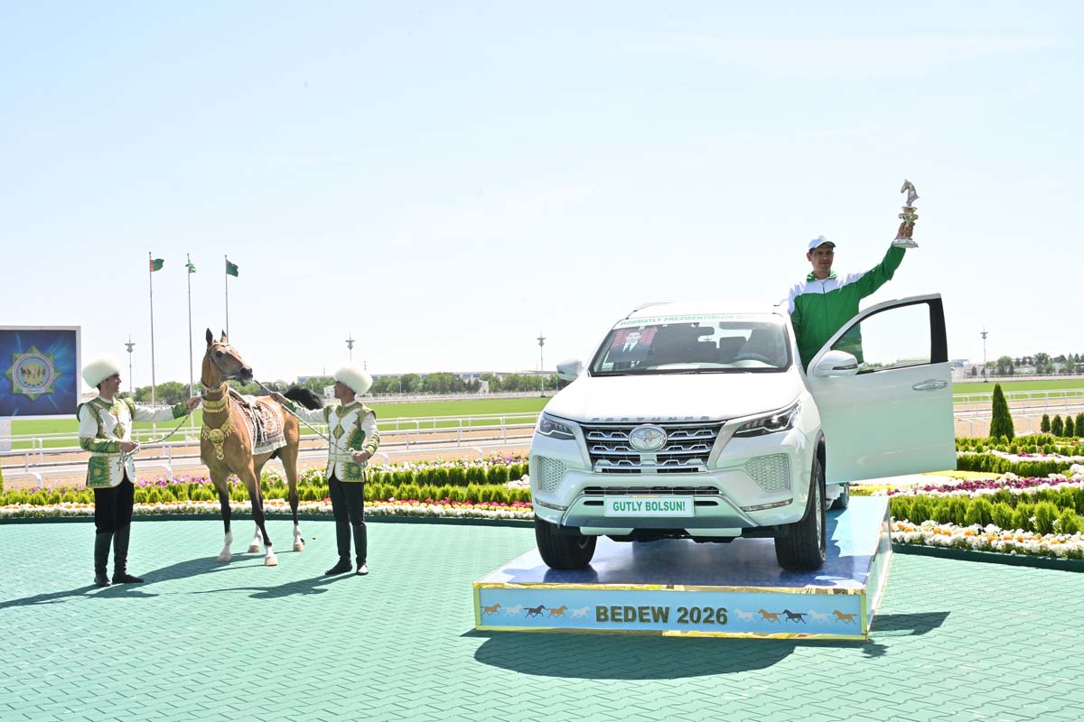 President of Turkmenistan took part in festivities on the occasion of the national holiday of the Turkmen horse